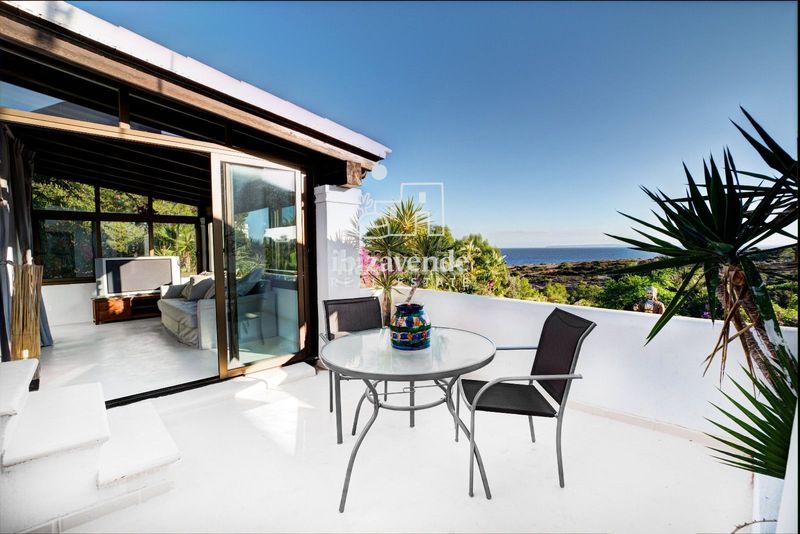 Foto 7f305b21-a177-42ac-954a-4abeb376b098. Casa amb aparcament piscina a Cap Martinet Santa Eulària