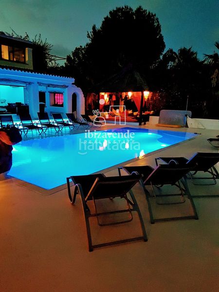 Foto a4d222d6-6c49-496f-b8f8-8b32e58133f2. Casa amb aparcament piscina a Cap Martinet Santa Eulària