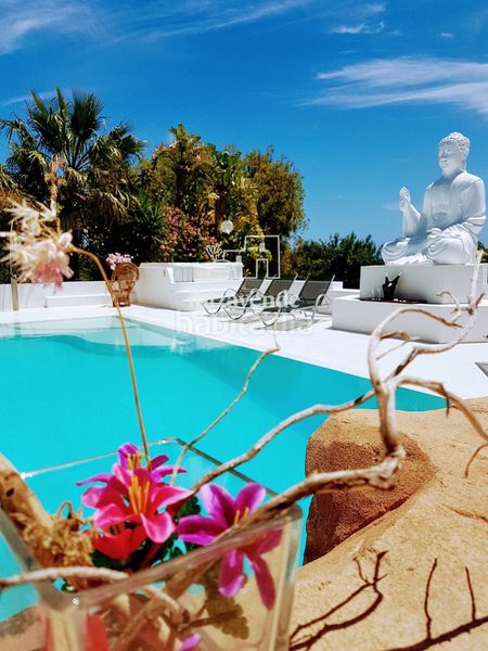 Foto a4d60fc8-dd8c-4659-b9eb-cc28fe6a8ff4. Casa amb aparcament piscina a Cap Martinet Santa Eulària