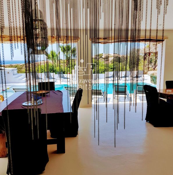 Foto a60613ec-2e11-4ba3-89e7-c5c499d9daad. Casa amb aparcament piscina a Cap Martinet Santa Eulària