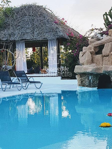 Foto a748c4e1-c2f7-4880-8931-448b2a3b5af4. Casa amb aparcament piscina a Cap Martinet Santa Eulària