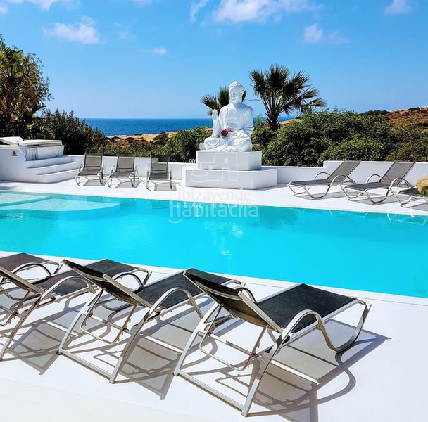 Foto ad6a3852-2305-4918-b678-addfda084a8a. Casa amb aparcament piscina a Cap Martinet Santa Eulària