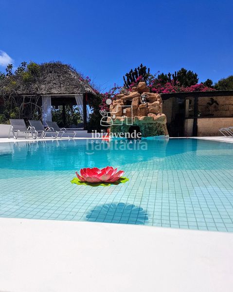 Foto ae2794b0-ab1b-47ba-b67d-0e8683e9dab7. Casa amb aparcament piscina a Cap Martinet Santa Eulària