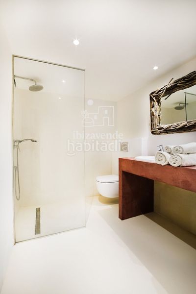 Foto be0b7726-0f33-4a84-b2fd-1322ff2909d2. Casa amb aparcament piscina a Cap Martinet Santa Eulària