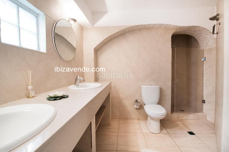 Foto c335b594-2598-4370-a2bc-73b7b8e1fff4. Casa amb aparcament piscina a Cap Martinet Santa Eulària