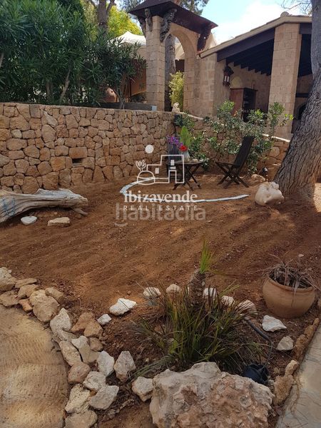 Foto c7a580de-85ec-4b45-b765-55ce4ecbb44b. Casa amb aparcament piscina a Cap Martinet Santa Eulària