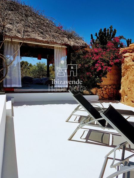 Foto db88337c-6e26-4efb-b9c5-18857e83a187. Casa amb aparcament piscina a Cap Martinet Santa Eulària