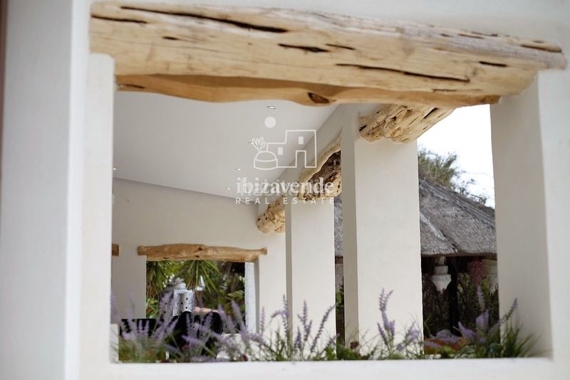 Foto dc192c5a-de94-4bfb-9841-7616702539a8. Casa amb aparcament piscina a Cap Martinet Santa Eulària