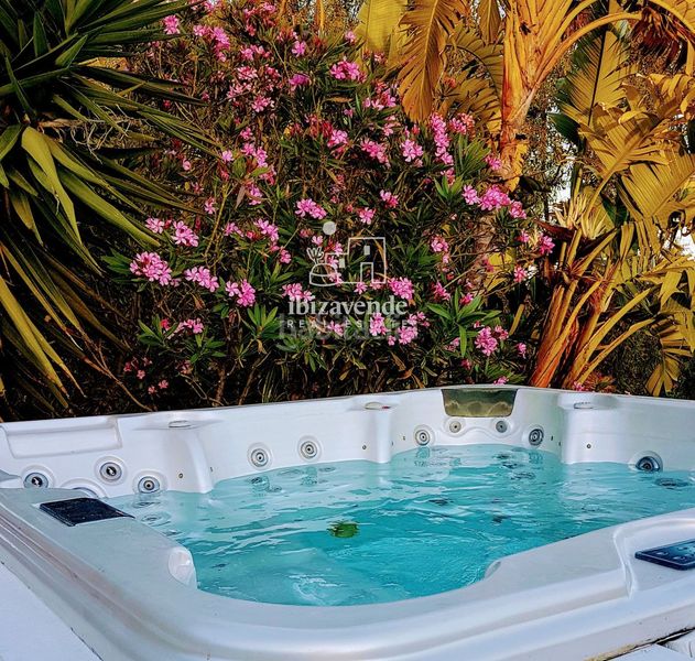 Foto dc53f0a1-d214-4760-be5e-08e054e47891. Casa amb aparcament piscina a Cap Martinet Santa Eulària