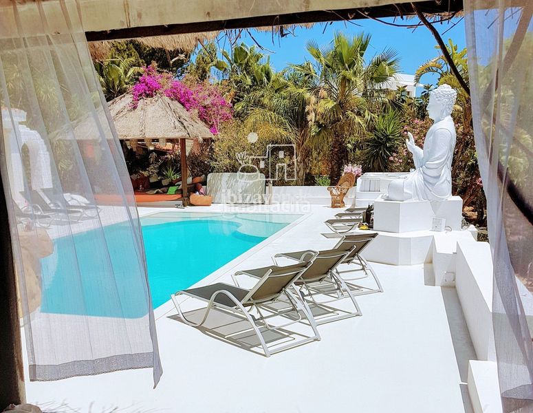 Foto e1815275-c251-4f94-be8f-b42e1db9c4c2. Casa amb aparcament piscina a Cap Martinet Santa Eulària