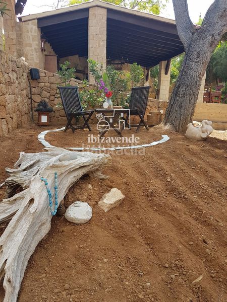 Foto ebb860db-e148-43f7-a582-8a73d8579815. Casa amb aparcament piscina a Cap Martinet Santa Eulària