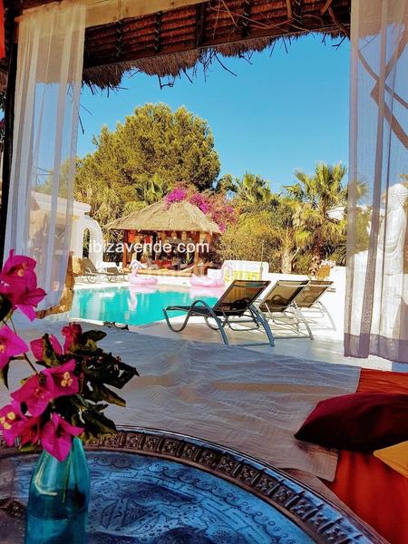Foto f5f63c67-380b-4318-82bf-e33aec56eb70. Casa amb aparcament piscina a Cap Martinet Santa Eulària