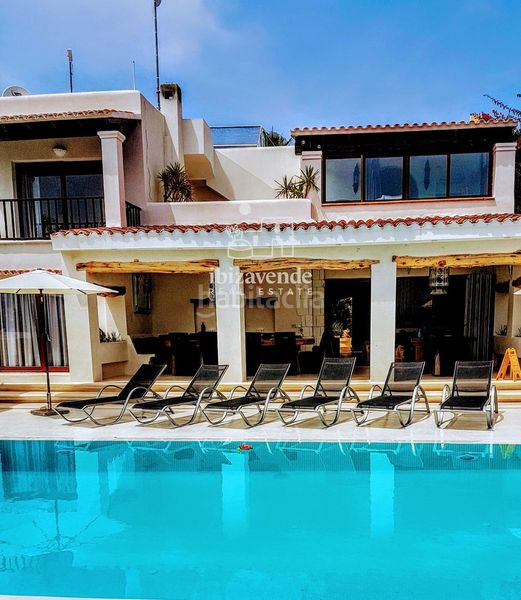 Foto fdacea8f-8f11-4747-8cb5-dc2bfbdfb2eb. Casa amb aparcament piscina a Cap Martinet Santa Eulària