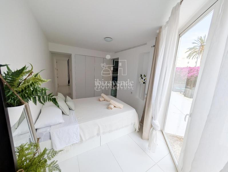 Foto 0ee17745-41b8-4667-a0b4-13260756b43c. Piso bajo moderno con jardín privado en marina botafoch en Ibiza