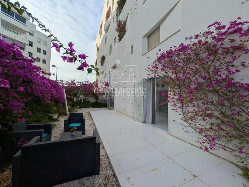 Foto 0f5baa38-9fd5-4642-ab31-c7b513a097c7. Piso bajo moderno con jardín privado en marina botafoch en Ibiza