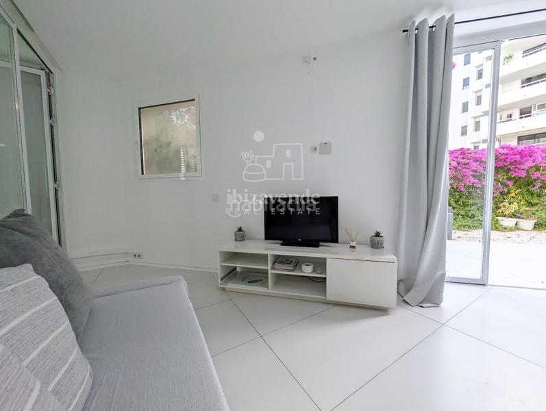 Foto 380cc586-7864-4de5-aca7-95bdbeab47b8. Piso bajo moderno con jardín privado en marina botafoch en Ibiza