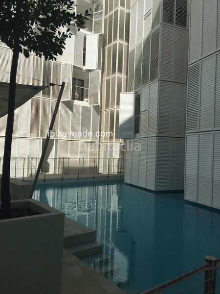 Foto 43e2af35-60ee-4f83-b08a-b50ed169635d. Piso bajo moderno con jardín privado en marina botafoch en Ibiza