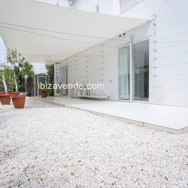 Foto 56654cea-8790-49a6-9951-7bdf1b04b383. Piso bajo moderno con jardín privado en marina botafoch en Ibiza
