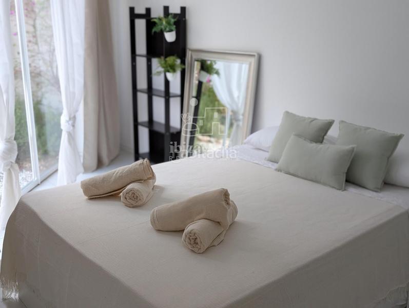 Foto 5e9dc5c4-3311-4ce4-9927-fd2c5e5903cf. Piso bajo moderno con jardín privado en marina botafoch en Ibiza