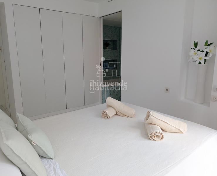 Foto 75477283-b6e5-4ba6-ae15-2530a951bc0d. Piso bajo moderno con jardín privado en marina botafoch en Ibiza