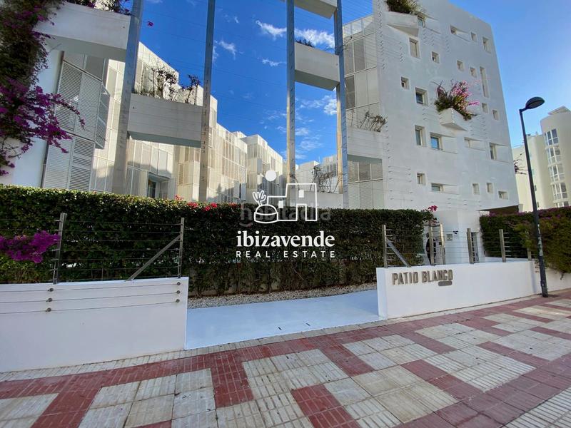 Foto 75c16112-7e98-4204-b4b1-f028b252a7ab. Piso bajo moderno con jardín privado en marina botafoch en Ibiza