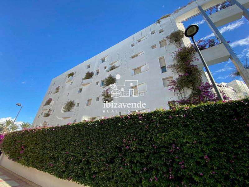 Foto 7c76e83e-ff81-4ff3-9fe0-5a2413339fdf. Piso bajo moderno con jardín privado en marina botafoch en Ibiza