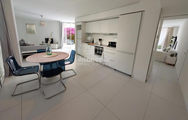 Foto 7cd99509-3d06-4f11-9e8e-356679dd35ac. Piso bajo moderno con jardín privado en marina botafoch en Ibiza