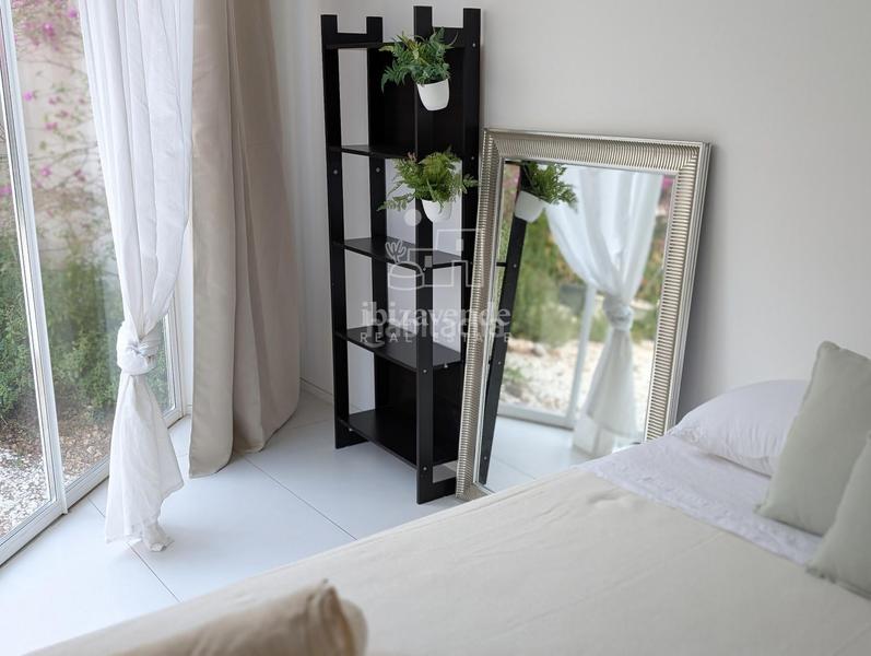 Foto 7d9a2866-af25-4da5-8363-b33af3cdcc5c. Piso bajo moderno con jardín privado en marina botafoch en Ibiza