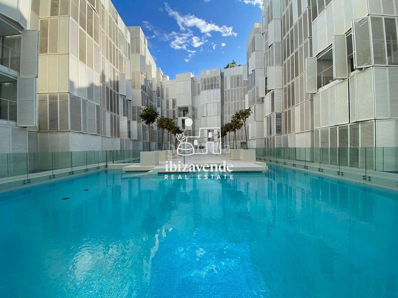 Foto a21e0619-ce6c-4526-90e3-5da62d466d3e. Piso bajo moderno con jardín privado en marina botafoch en Ibiza