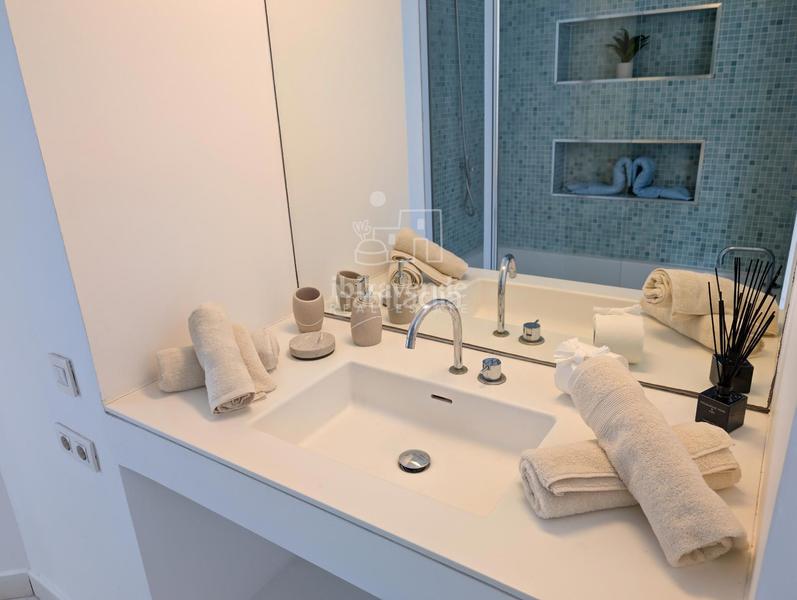 Foto a8b36246-d6ff-4951-a146-67551b47c086. Piso bajo moderno con jardín privado en marina botafoch en Ibiza