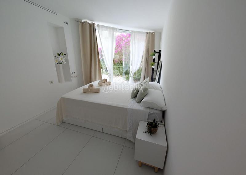 Foto c2326623-eb94-41b8-bc37-ab182b7655ca. Piso bajo moderno con jardín privado en marina botafoch en Ibiza