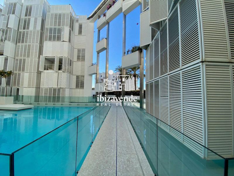 Foto d4936b0a-477a-4394-ab4f-2eec5562b42f. Piso bajo moderno con jardín privado en marina botafoch en Ibiza