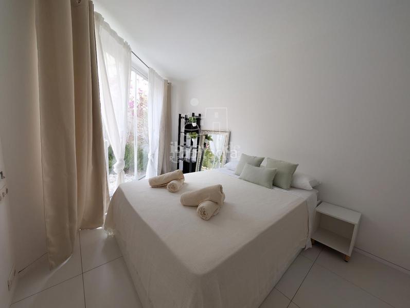 Foto e2c62dd5-1a5e-41d7-a1ae-7395a46b6446. Piso bajo moderno con jardín privado en marina botafoch en Ibiza