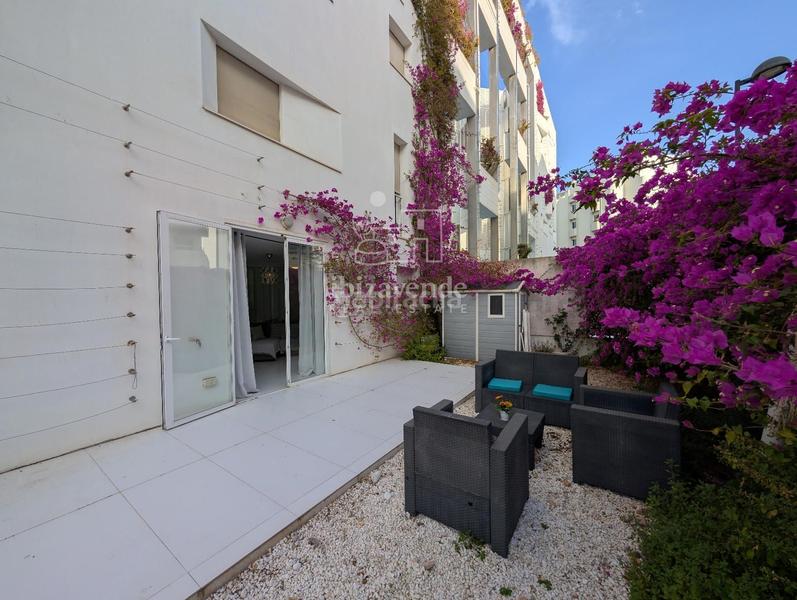 Foto e891bf7a-9eb8-4570-b46b-b1de779bb757. Piso bajo moderno con jardín privado en marina botafoch en Ibiza