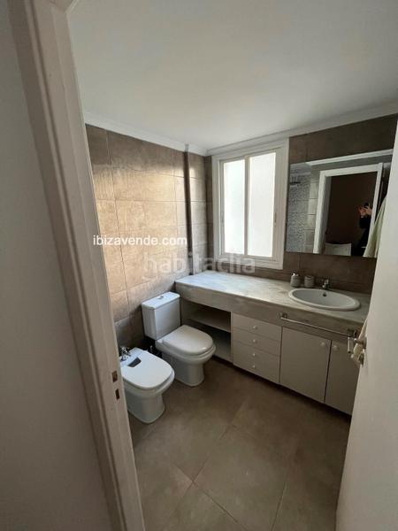 Foto f71a1e2b-533c-4691-b424-6c85816bf9b5. Alquiler piso fantástico piso con amplia terraza en marina botafoc. en Ibiza