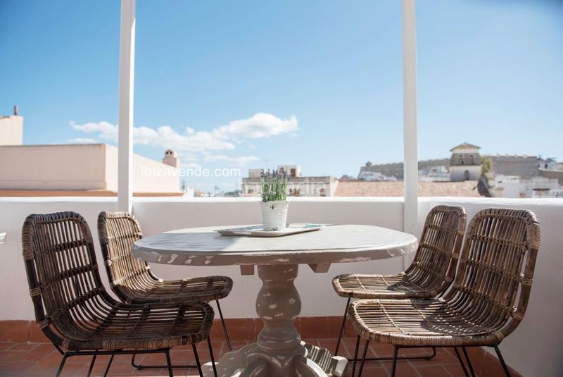 Foto 265bfa91-5d37-47cb-bb55-b76dfa04792a. Miete zweistöckige wohnung mit heizung in Dalt Vila-La Marina Ibiza