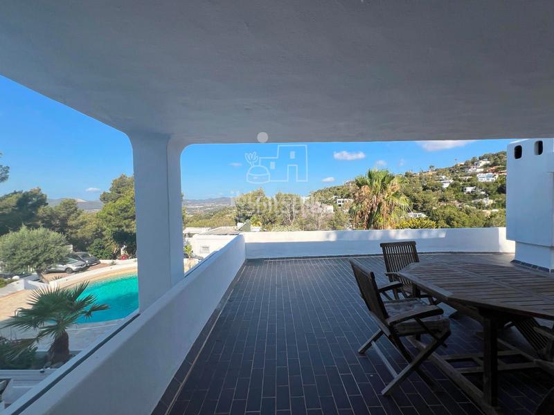 Foto b4fb6e4c-3e16-47c0-8b1d-8393916b401e. Piso atico en Can Furnet con terraza y jardín privado. en Santa Eulària