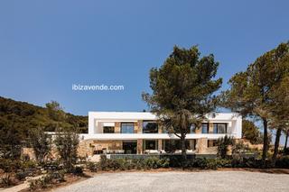 Xalet  Can ros. Chalet independiente en roca llisa con vistas al campo de golf