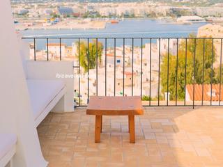 Àtic  De pere tur. Ático único en dalt vila con impresionantes vistas al mar