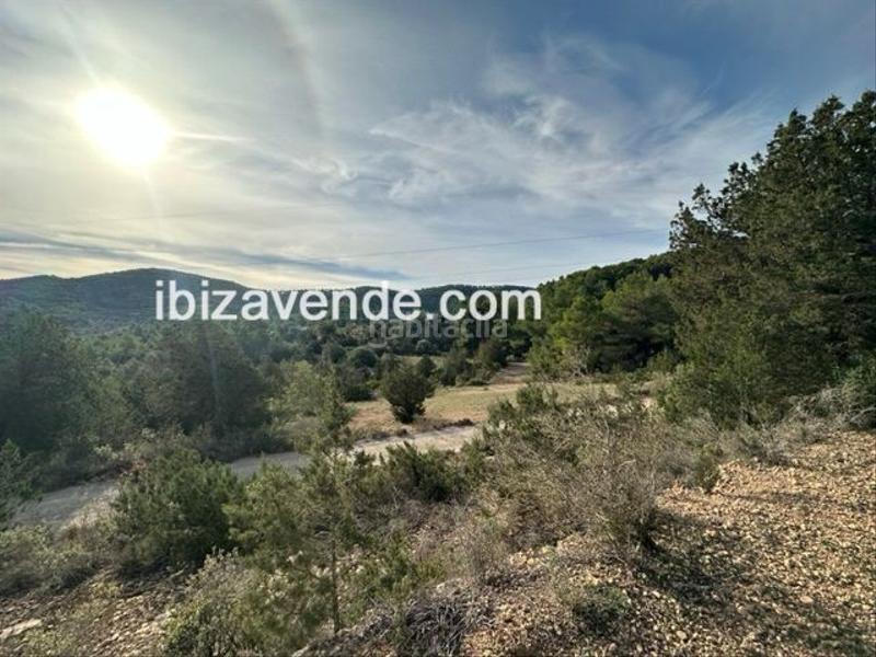 Foto d2a8c6b6-5510-4035-b4f1-5bc095ade36a. Finca rústica terreno rústico con construcción en san rafael en Sant Antoni de Portmany