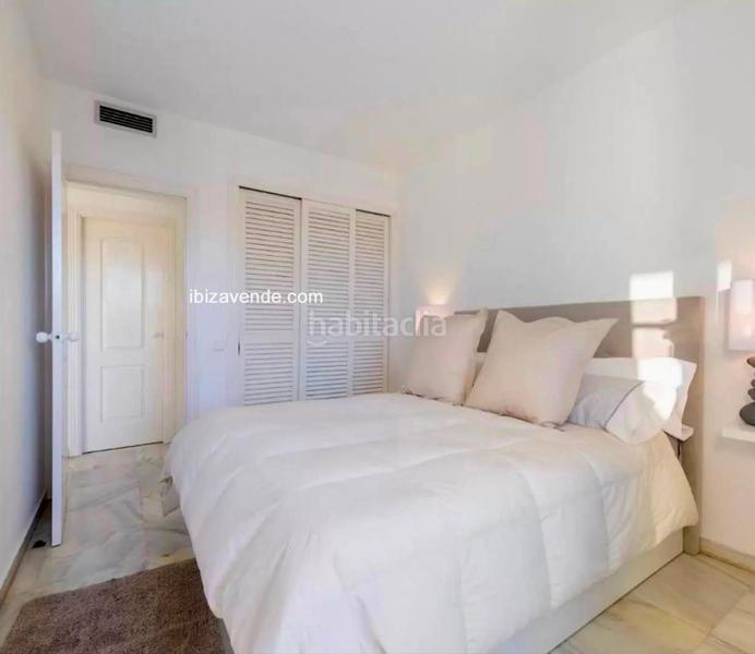 Foto b2222b3d-aad4-4598-b804-ce3782f86e4b. Piso maravilloso apartamento en edificio girasoles, marina botafoc, en Ibiza