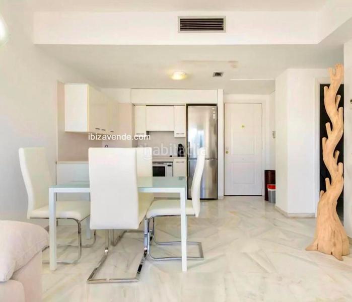 Foto fb4ae7dc-4a6f-40e2-a202-481e69f63f74. Piso maravilloso apartamento en edificio girasoles, marina botafoc, en Ibiza