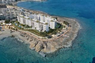 Pis  Carrer de guipuscoa. Impresionante bajo con jardín y vistas al mar.
