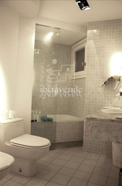 Foto 3f077c1c-73b2-4624-84c2-643577f9bbba. Rent flat with heating parking pool in Marina Botafoc-Talamanca Ibiza