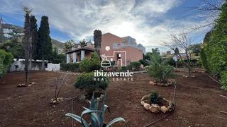Alquiler Chalet en Santa Eulària des Riu. Casa independiente en la urbanización siesta