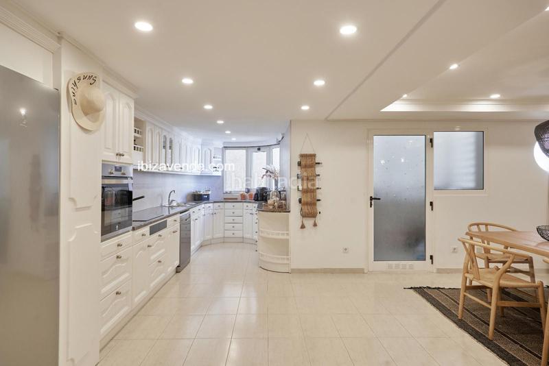 Foto cb5fff6c-a34e-4554-8eb7-8ea829e87ba5. Rent flat with heating parking pool in Marina Botafoc-Talamanca Ibiza