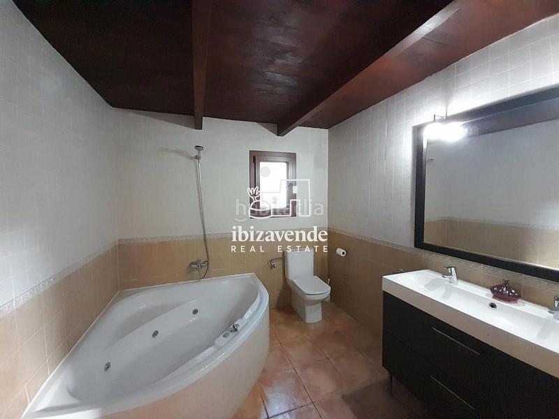 Foto f76d3983-03ef-46f0-97e1-af97556174c1. Xalet amb calefacció aparcament piscina a Santa Eulària des riu Santa Eulària