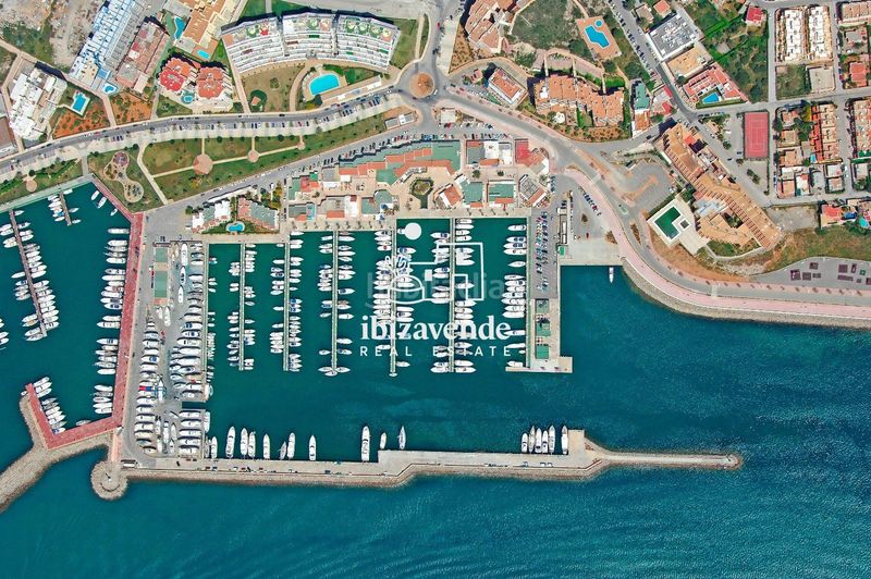 Foto 6d8d490f-a679-497e-b126-69b843a4dfc9. Lloguer aparcament cotxe a Marina Botafoc-Talamanca Ibiza
