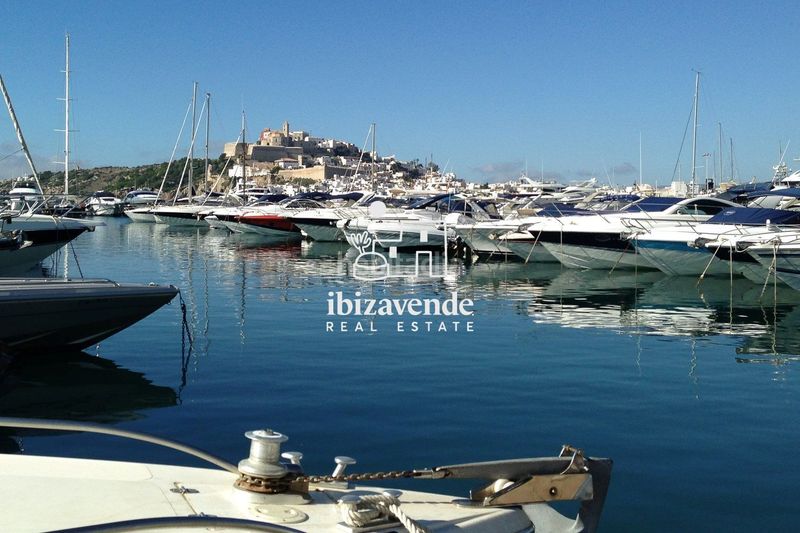 Foto b2b5ee71-d575-493d-8500-3b2e11f7c3a5. Lloguer aparcament cotxe a Marina Botafoc-Talamanca Ibiza
