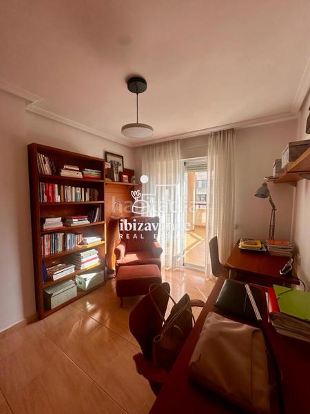 Foto 26cba8ab-d2f2-4bf8-b286-897c7a880ffd. Rent flat with parking in S´Eixample-Can Misses Ibiza